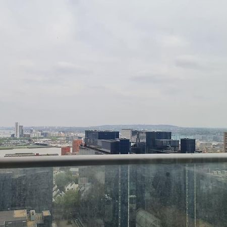 Skyview Waterside City Luxury Apartment London Eksteriør bilde