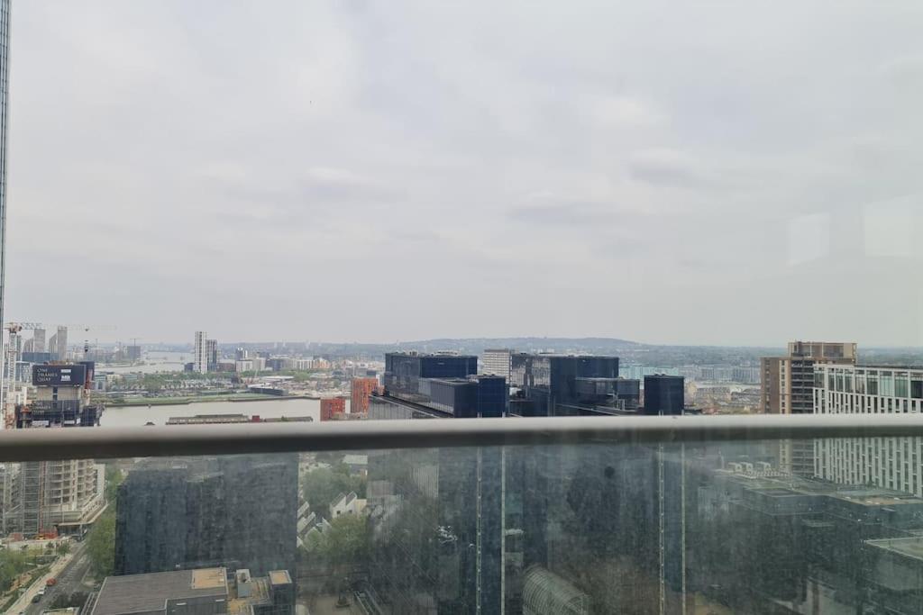 Skyview Waterside City Luxury Apartment London Eksteriør bilde